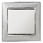 Электроустановочные изделия Legrand Legrand 770351 Рамка Valena - Алюминий/Серебряный штрих - одноместная